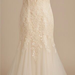 Elegant Cream Lace Wedding Dress